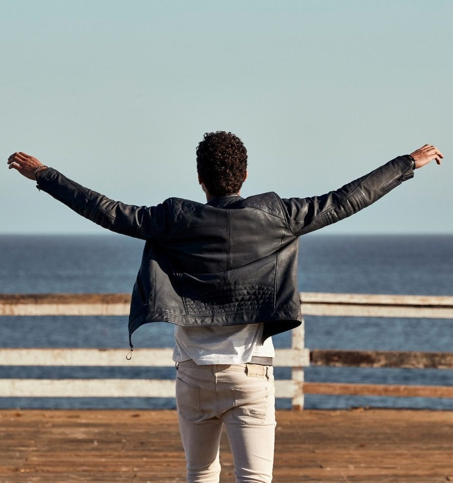 Off-Duty Men’s Style Guide (Digital Download)
